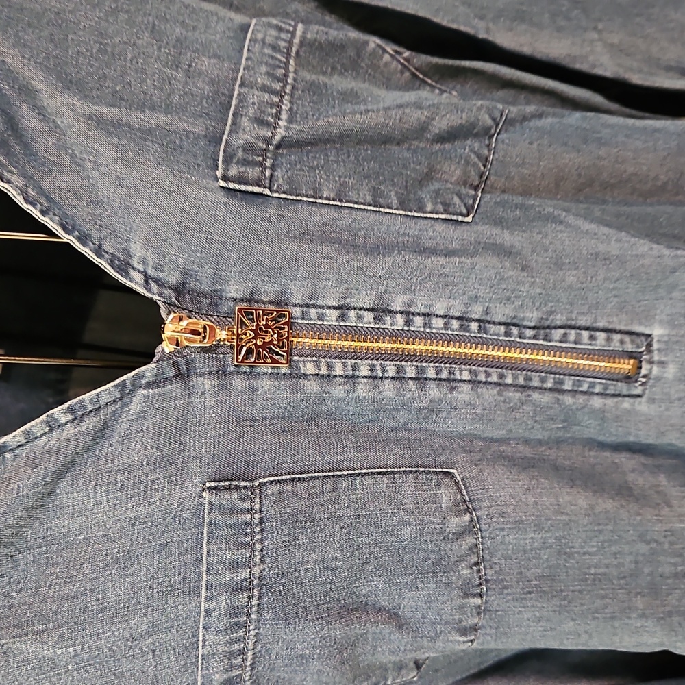 👚Anne Klein Blue Chambray Shirt - Picture 5 of 7